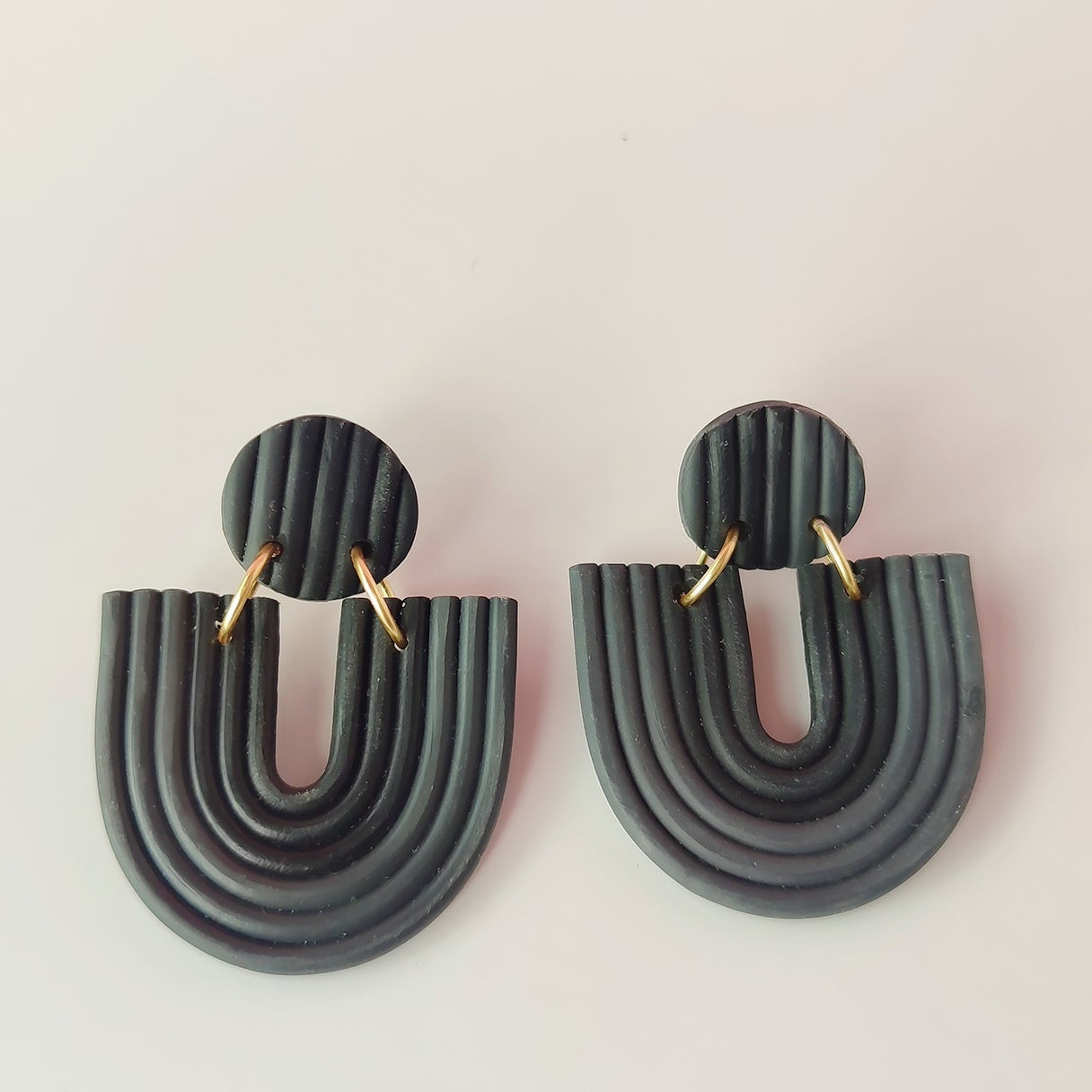 Aretes Aura